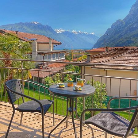 Villa Desy Riva del Garda Bagian luar foto