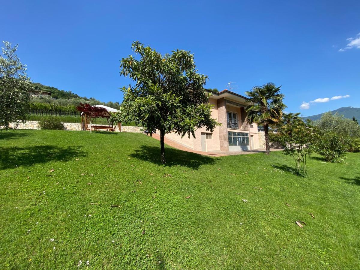 Villa Desy Riva del Garda Bagian luar foto